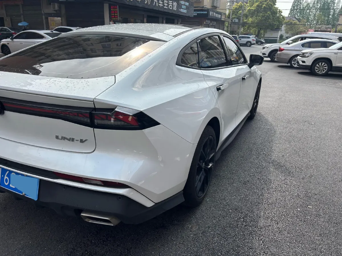 2024 ChangAn UNI-V 1.5T 188HP L4 7DCT,autocango,china used car exporter,china ev exporter,chinese used car exporter,chinese used ev exporter