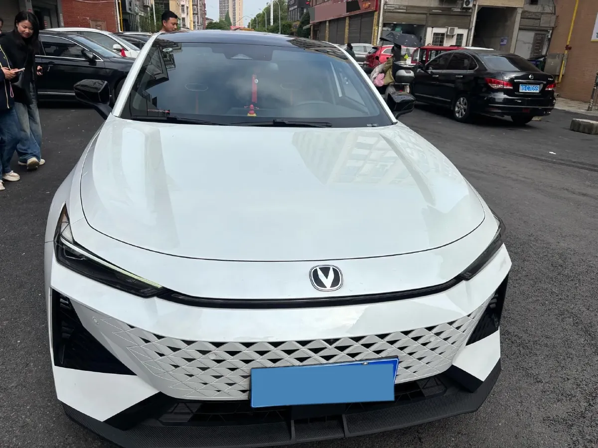 2024 ChangAn UNI-V 1.5T 188HP L4 7DCT,autocango,china used car exporter,china ev exporter,chinese used car exporter,chinese used ev exporter