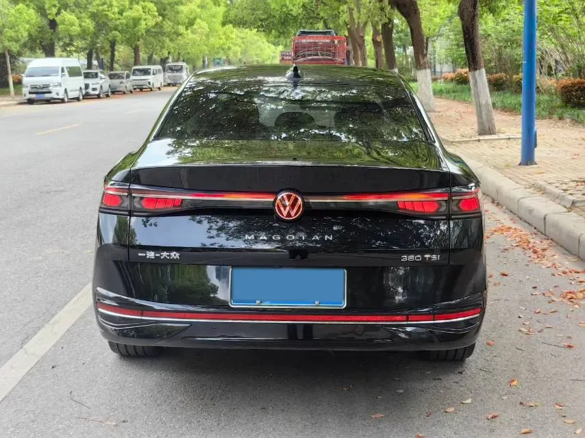 2024 Volkswagen Magotan 2.0T 220HP L4 7DCT,autocango,china used car exporter,china ev exporter,chinese used car exporter,chinese used ev exporter
