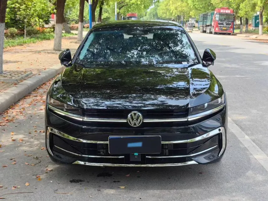 2024 Volkswagen Magotan 2.0T 220HP L4 7DCT,autocango,china used car exporter,china ev exporter,chinese used car exporter,chinese used ev exporter