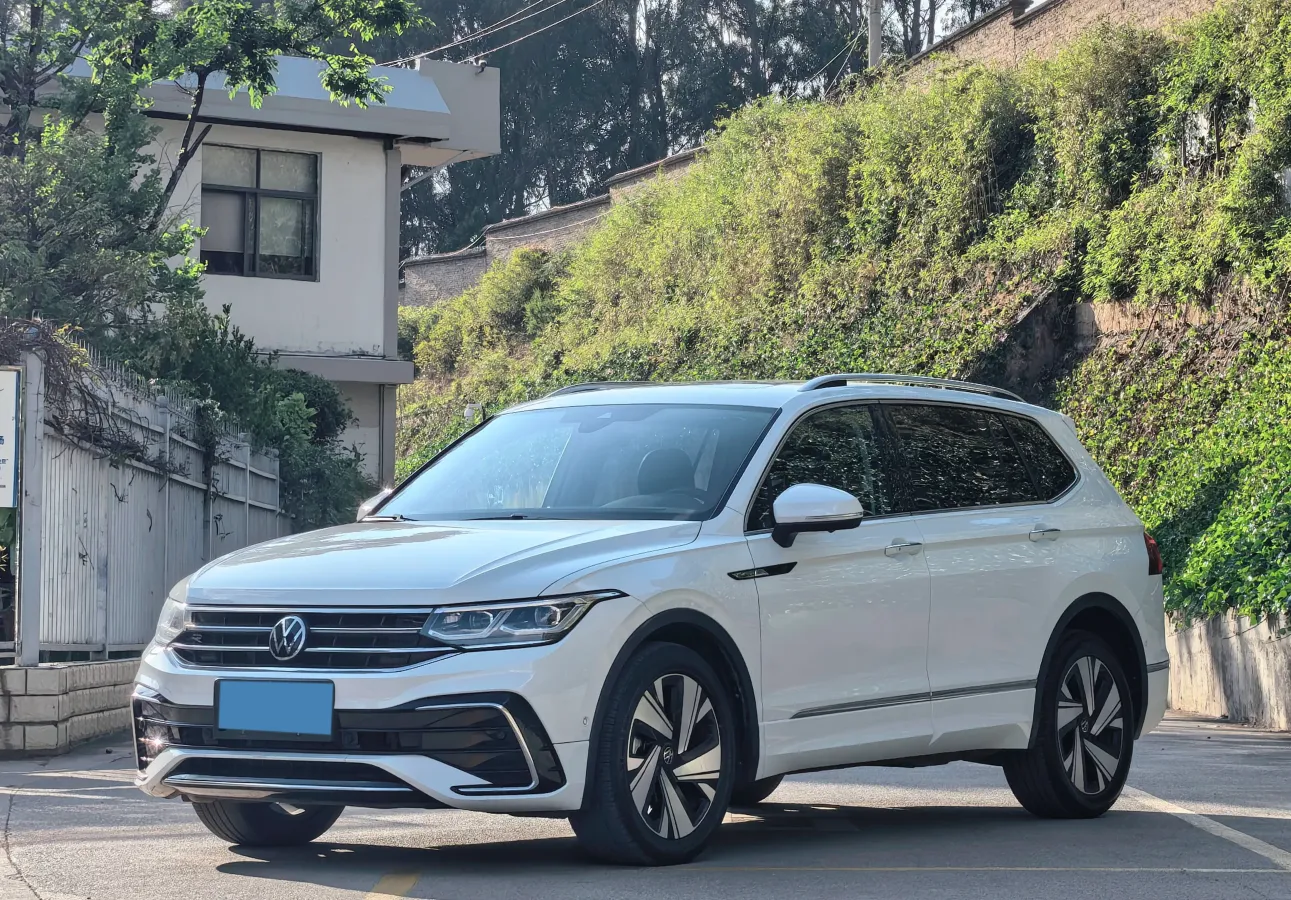 2023 Volkswagen Tiguan L 2.0T 186HP L4 7DCT,autocango,china used car exporter,china ev exporter,chinese used car exporter,chinese used ev exporter