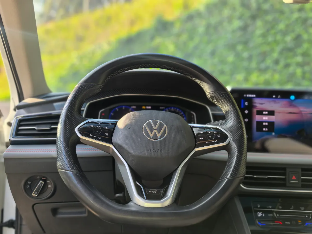 2023 Volkswagen Tiguan L 2.0T 186HP L4 7DCT,autocango,china used car exporter,china ev exporter,chinese used car exporter,chinese used ev exporter