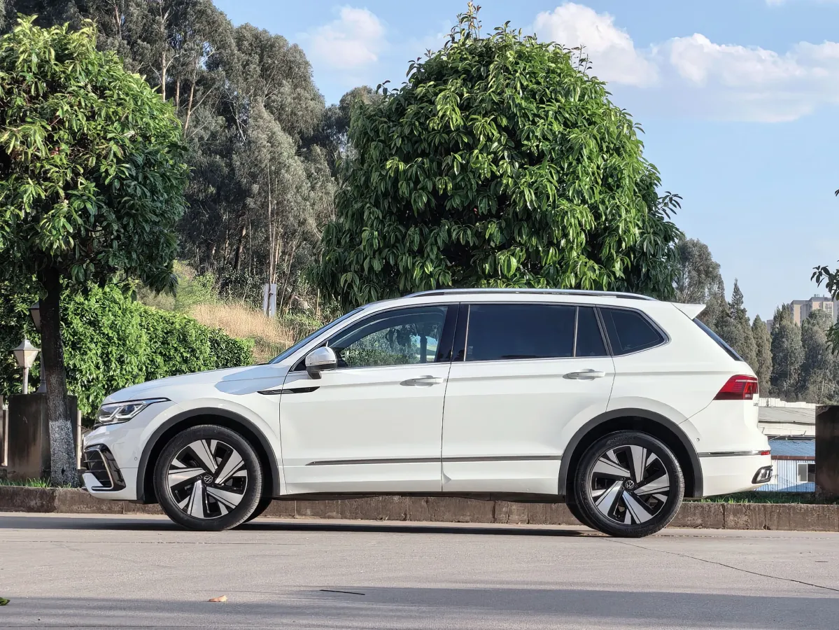2023 Volkswagen Tiguan L 2.0T 186HP L4 7DCT,autocango,china used car exporter,china ev exporter,chinese used car exporter,chinese used ev exporter
