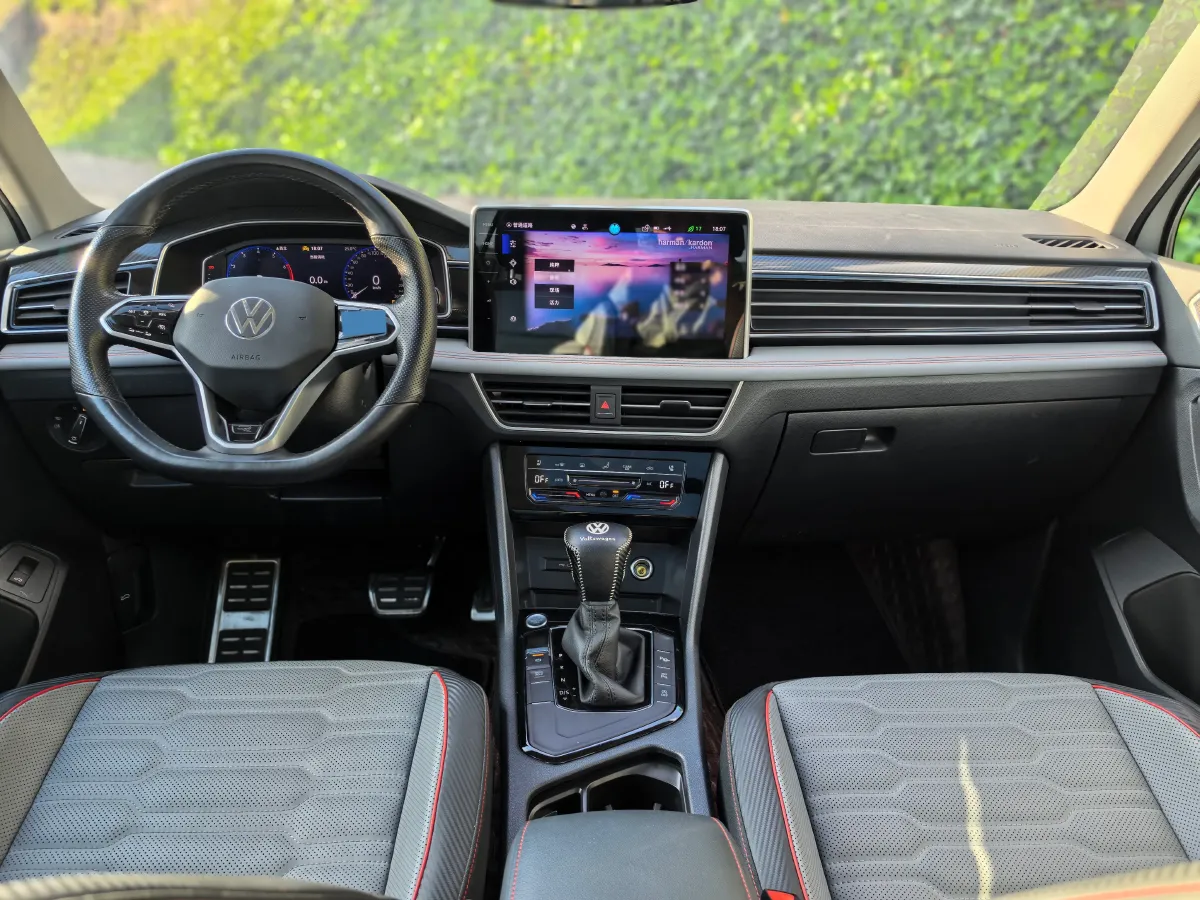 2023 Volkswagen Tiguan L 2.0T 186HP L4 7DCT,autocango,china used car exporter,china ev exporter,chinese used car exporter,chinese used ev exporter