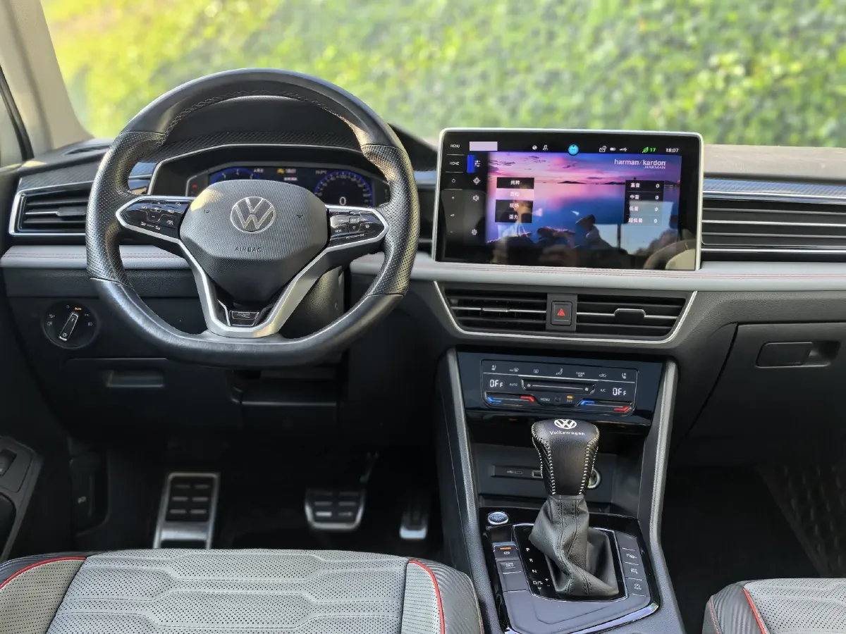 2023 Volkswagen Tiguan L 2.0T 186HP L4 7DCT,autocango,china used car exporter,china ev exporter,chinese used car exporter,chinese used ev exporter