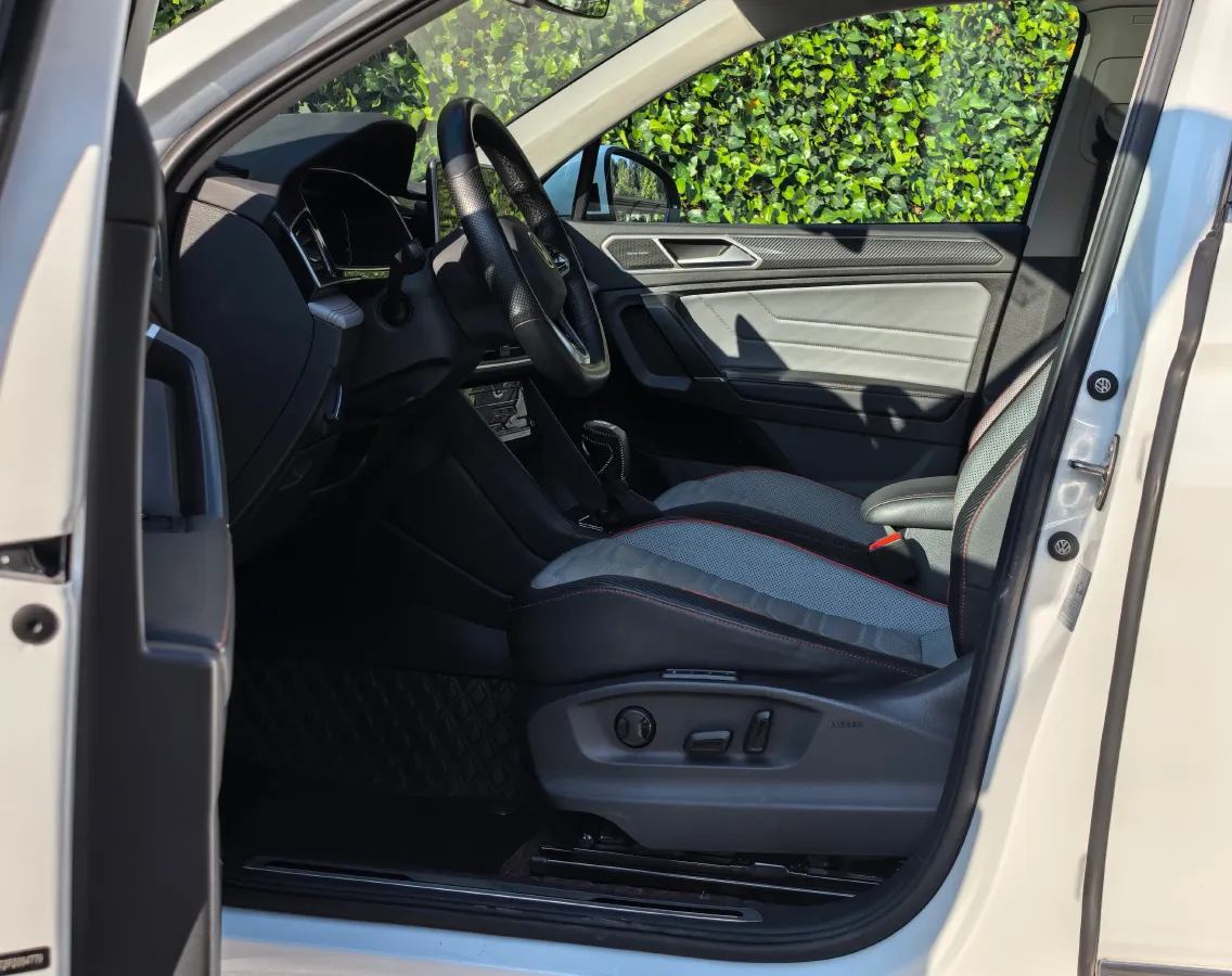 2023 Volkswagen Tiguan L 2.0T 186HP L4 7DCT,autocango,china used car exporter,china ev exporter,chinese used car exporter,chinese used ev exporter