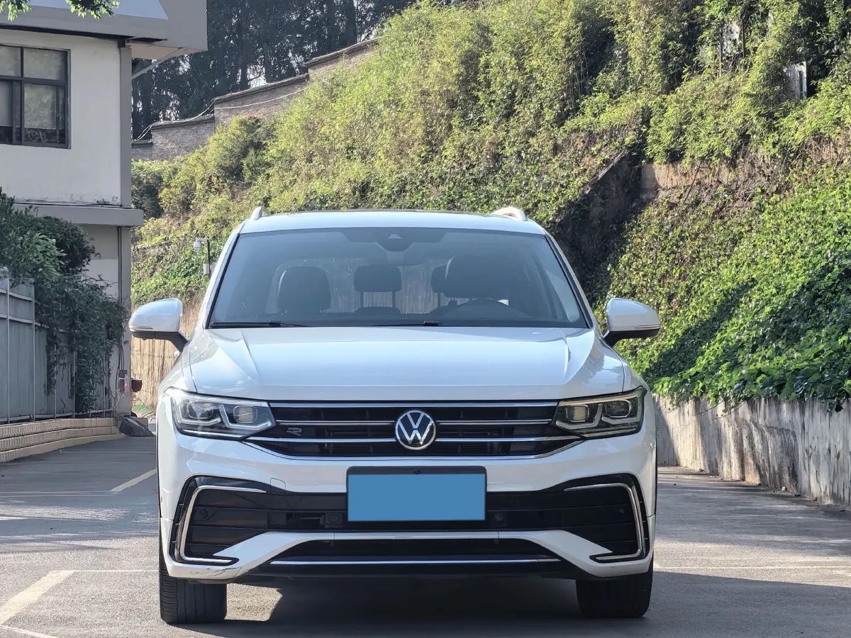2023 Volkswagen Tiguan L 2.0T 186HP L4 7DCT,autocango,china used car exporter,china ev exporter,chinese used car exporter,chinese used ev exporter