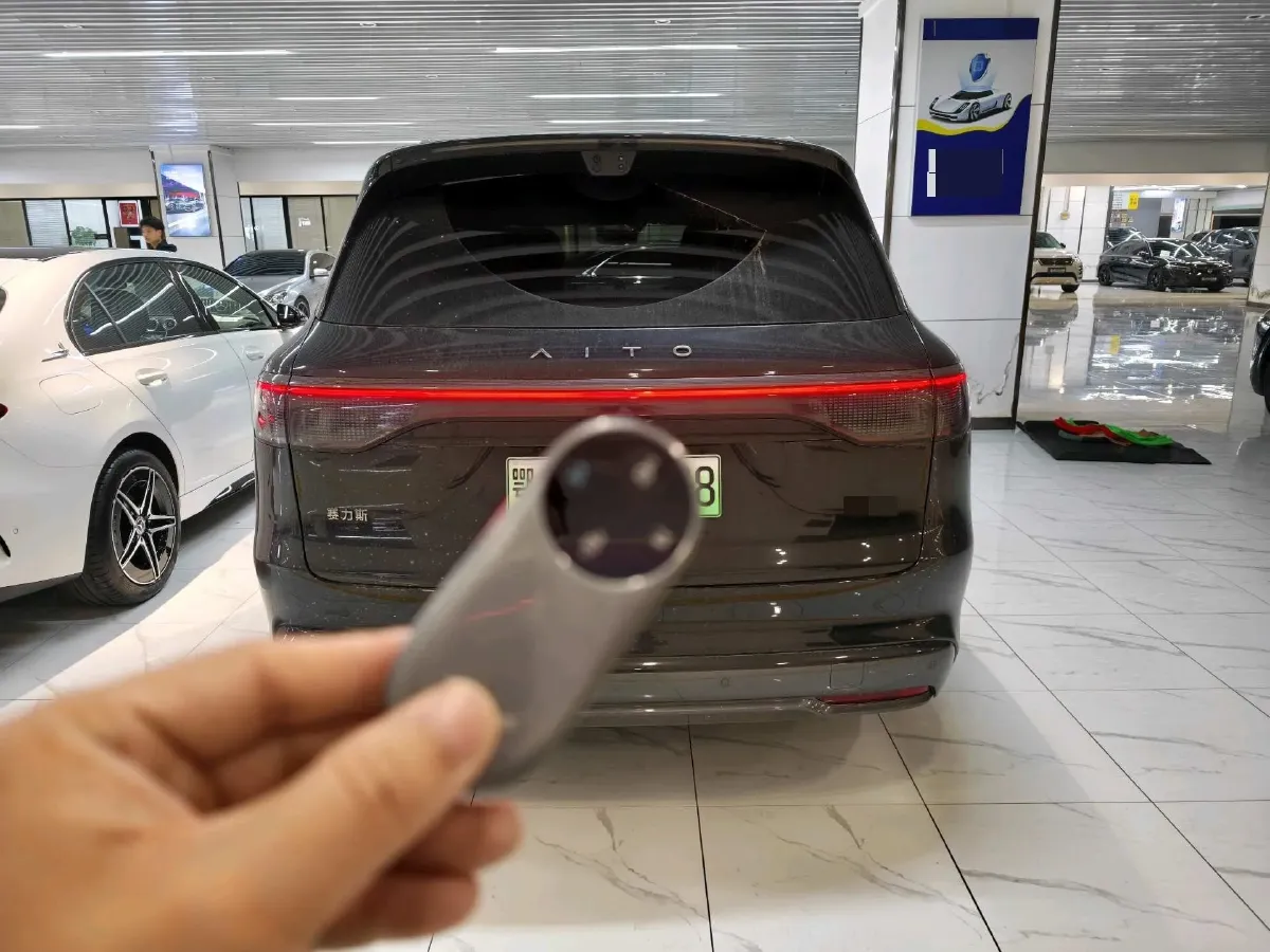 2025 AITO AITO M8 REEV 160HP REEV 53.4KWH,autocango,china used car exporter,china ev exporter,chinese used car exporter,chinese used ev exporter