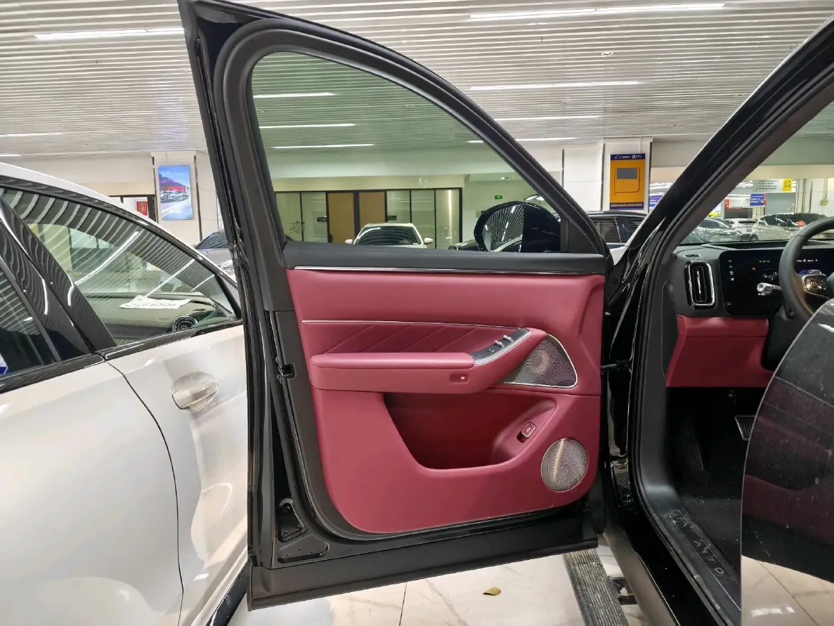 2025 AITO AITO M8 REEV 160HP REEV 53.4KWH,autocango,china used car exporter,china ev exporter,chinese used car exporter,chinese used ev exporter