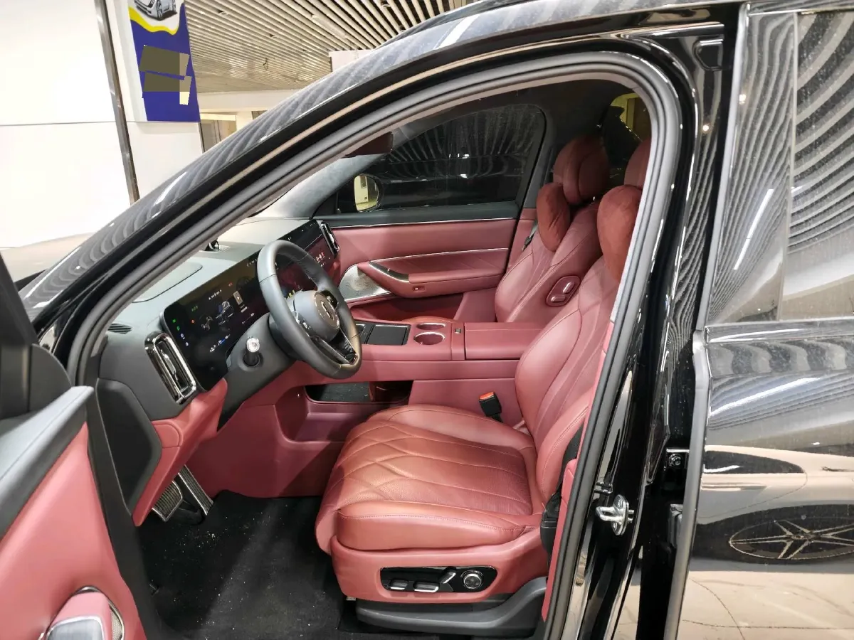 2025 AITO AITO M8 REEV 160HP REEV 53.4KWH,autocango,china used car exporter,china ev exporter,chinese used car exporter,chinese used ev exporter