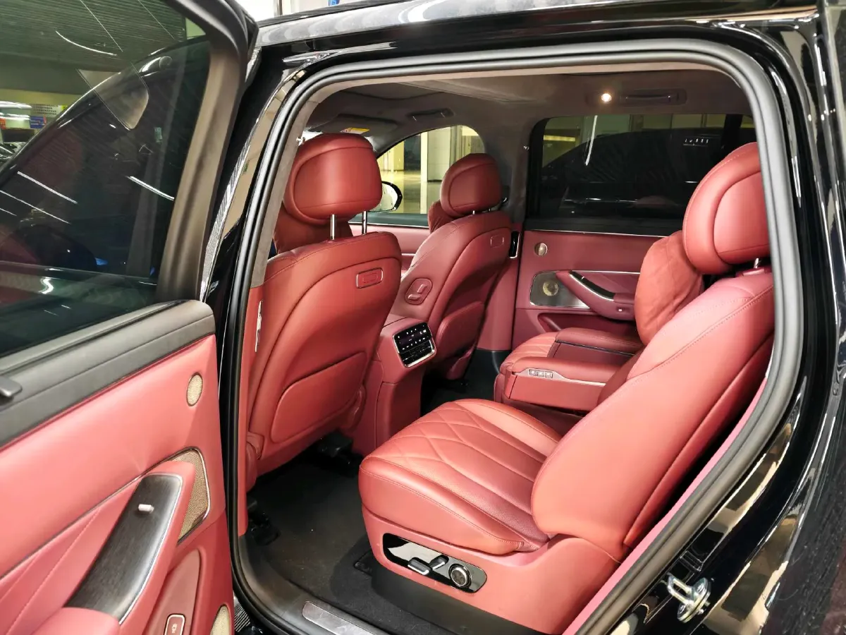 2025 AITO AITO M8 REEV 160HP REEV 53.4KWH,autocango,china used car exporter,china ev exporter,chinese used car exporter,chinese used ev exporter