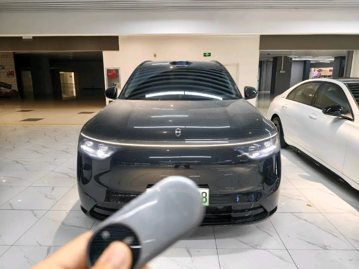 2025 AITO AITO M8 REEV 160HP REEV 53.4KWH,autocango,china used car exporter,china ev exporter,chinese used car exporter,chinese used ev exporter