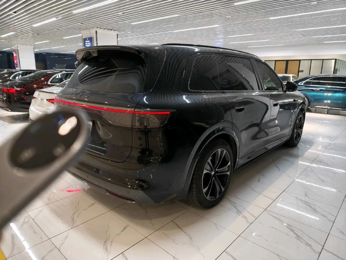 2025 AITO AITO M8 REEV 160HP REEV 53.4KWH,autocango,china used car exporter,china ev exporter,chinese used car exporter,chinese used ev exporter