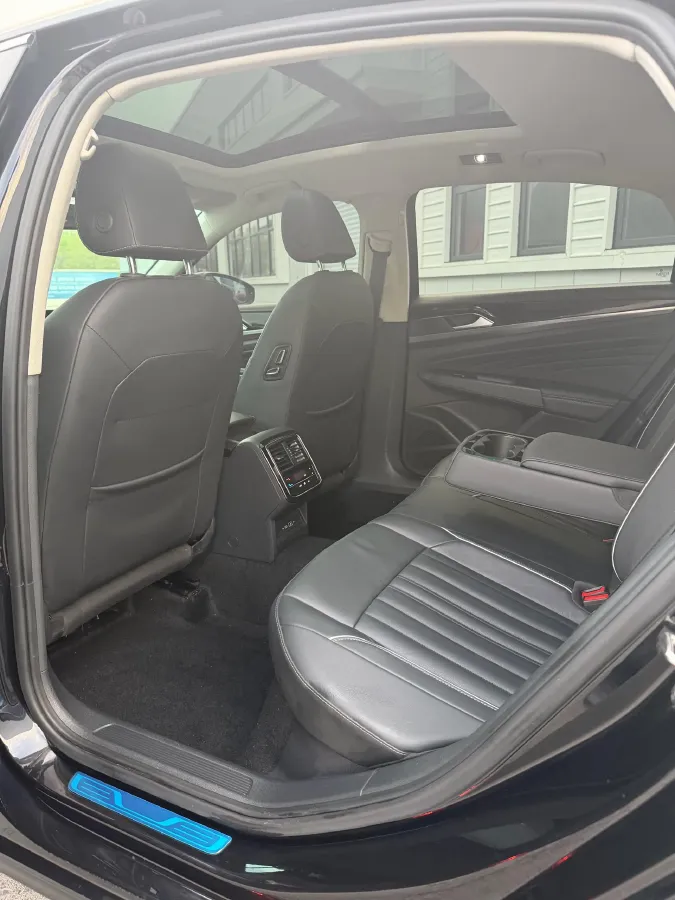 2023 Volkswagen Passat 2.0T 186HP L4 7DCT,autocango,china used car exporter,china ev exporter,chinese used car exporter,chinese used ev exporter