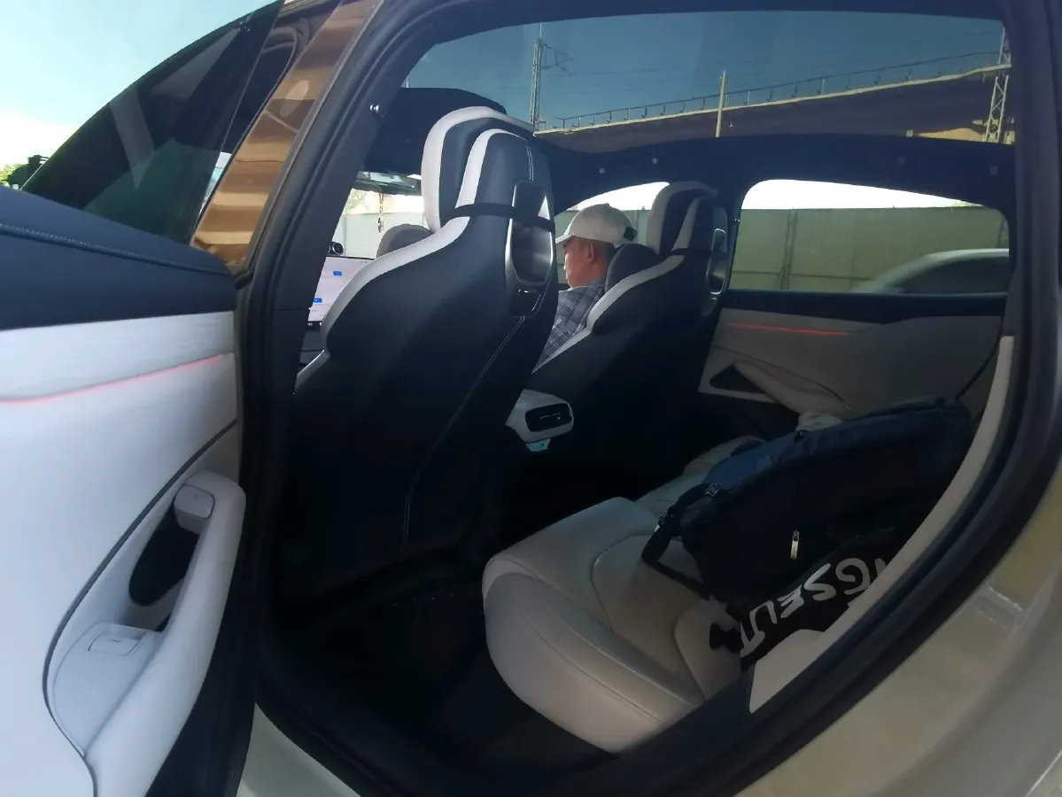 2024 MI SU7 BEV 73.6KWH,autocango,china used car exporter,china ev exporter,chinese used car exporter,chinese used ev exporter