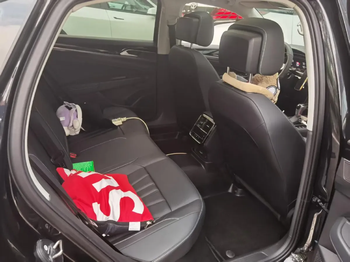 2025 Volkswagen Passat 2.0T 186HP L4 7DCT,autocango,china used car exporter,china ev exporter,chinese used car exporter,chinese used ev exporter