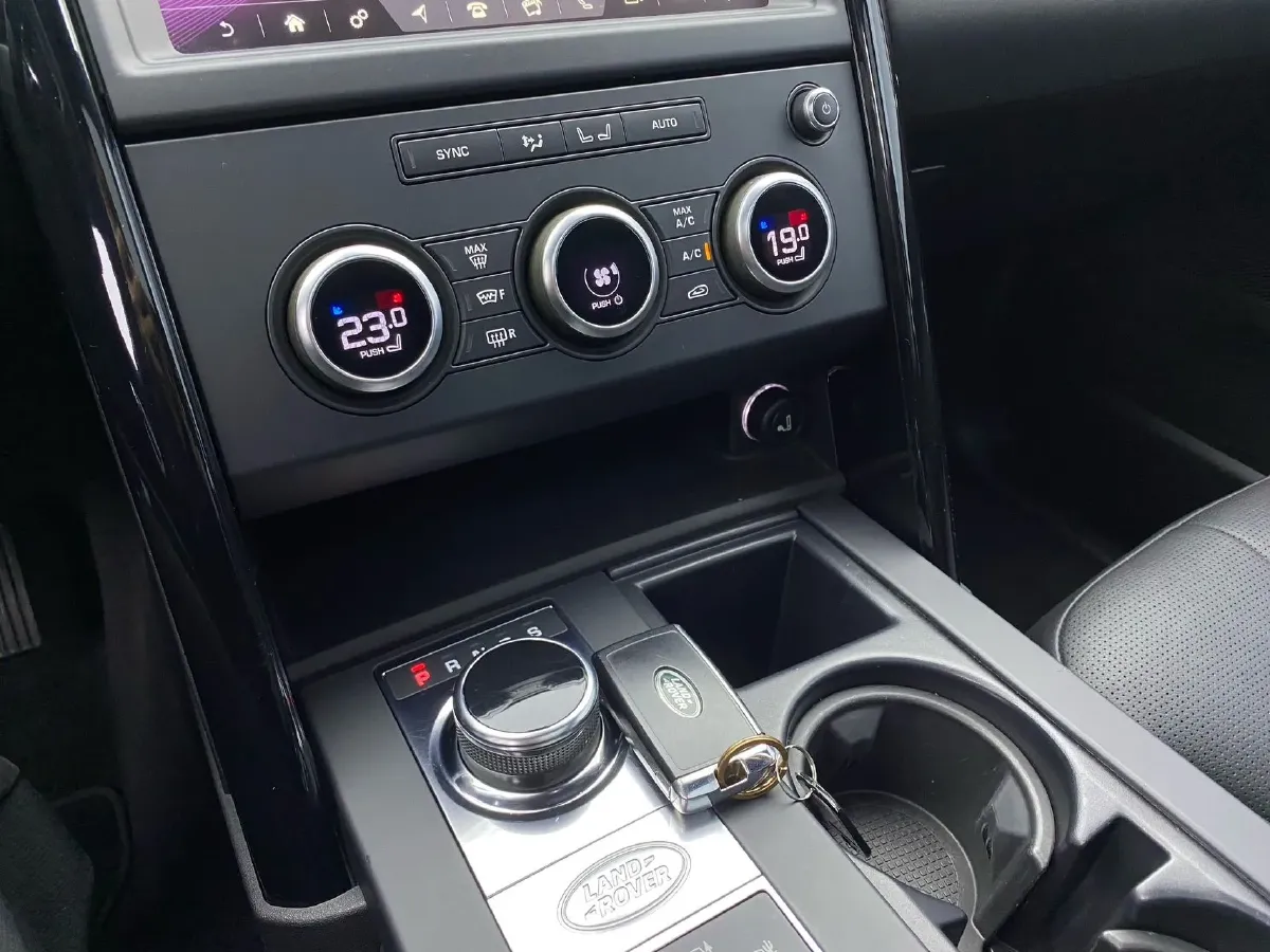 2019 Land Rover Discovery 3.0T 340HP V6 8AT,autocango,china used car exporter,china ev exporter,chinese used car exporter,chinese used ev exporter