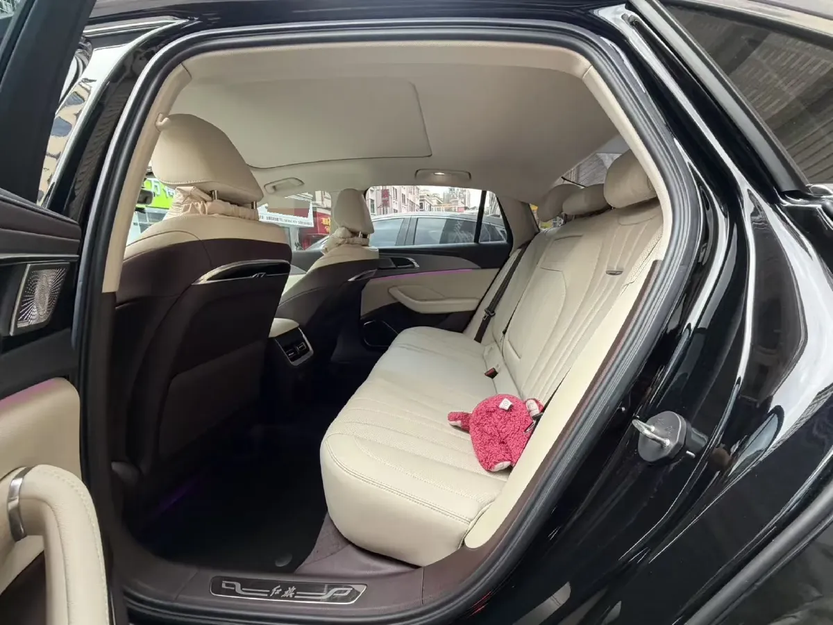 2024 HongQi H5 2.0T 224HP L4 8AT,autocango,china used car exporter,china ev exporter,chinese used car exporter,chinese used ev exporter