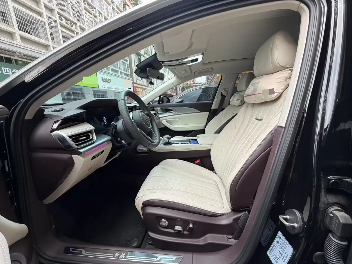 2024 HongQi H5 2.0T 224HP L4 8AT,autocango,china used car exporter,china ev exporter,chinese used car exporter,chinese used ev exporter