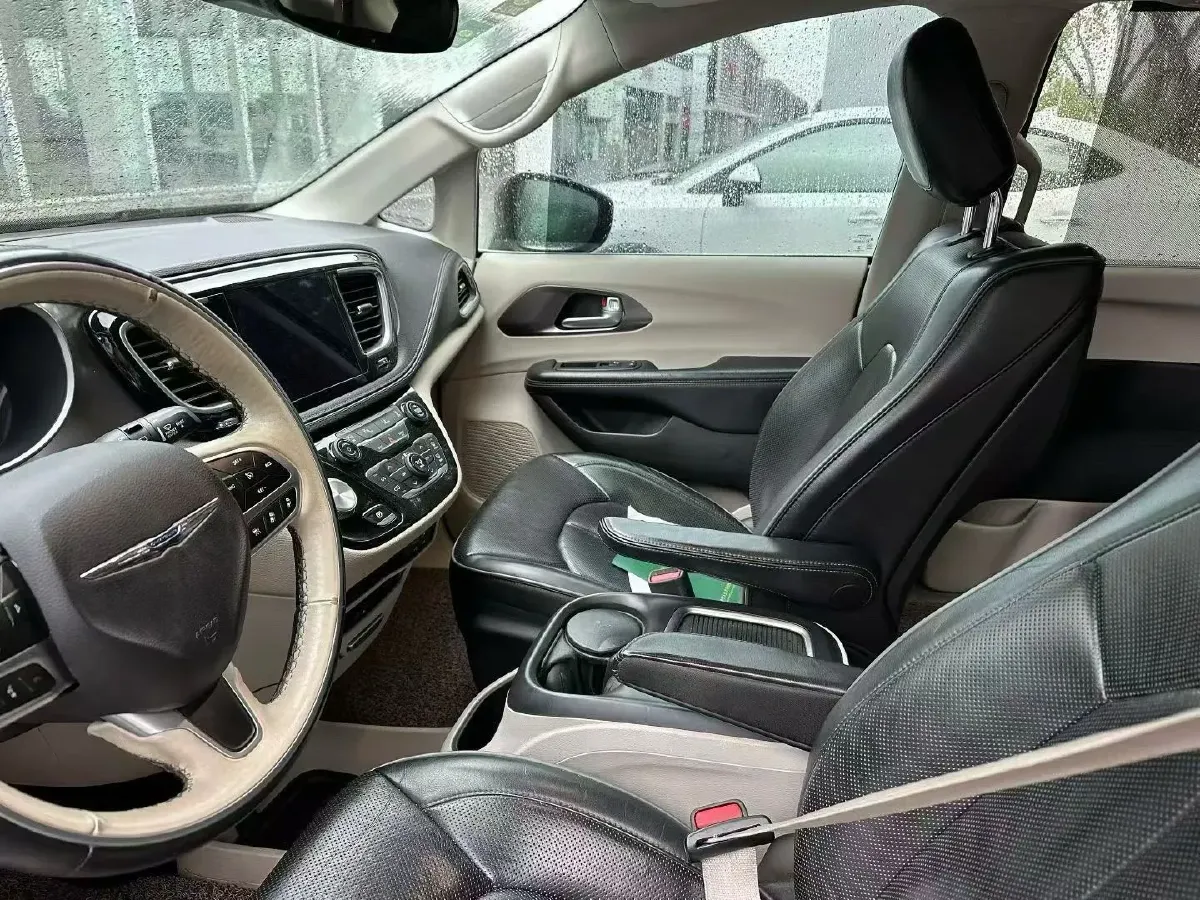 2017 Chrysler Pacifica 3.6L 279HP V6 9AT,autocango,china used car exporter,china ev exporter,chinese used car exporter,chinese used ev exporter