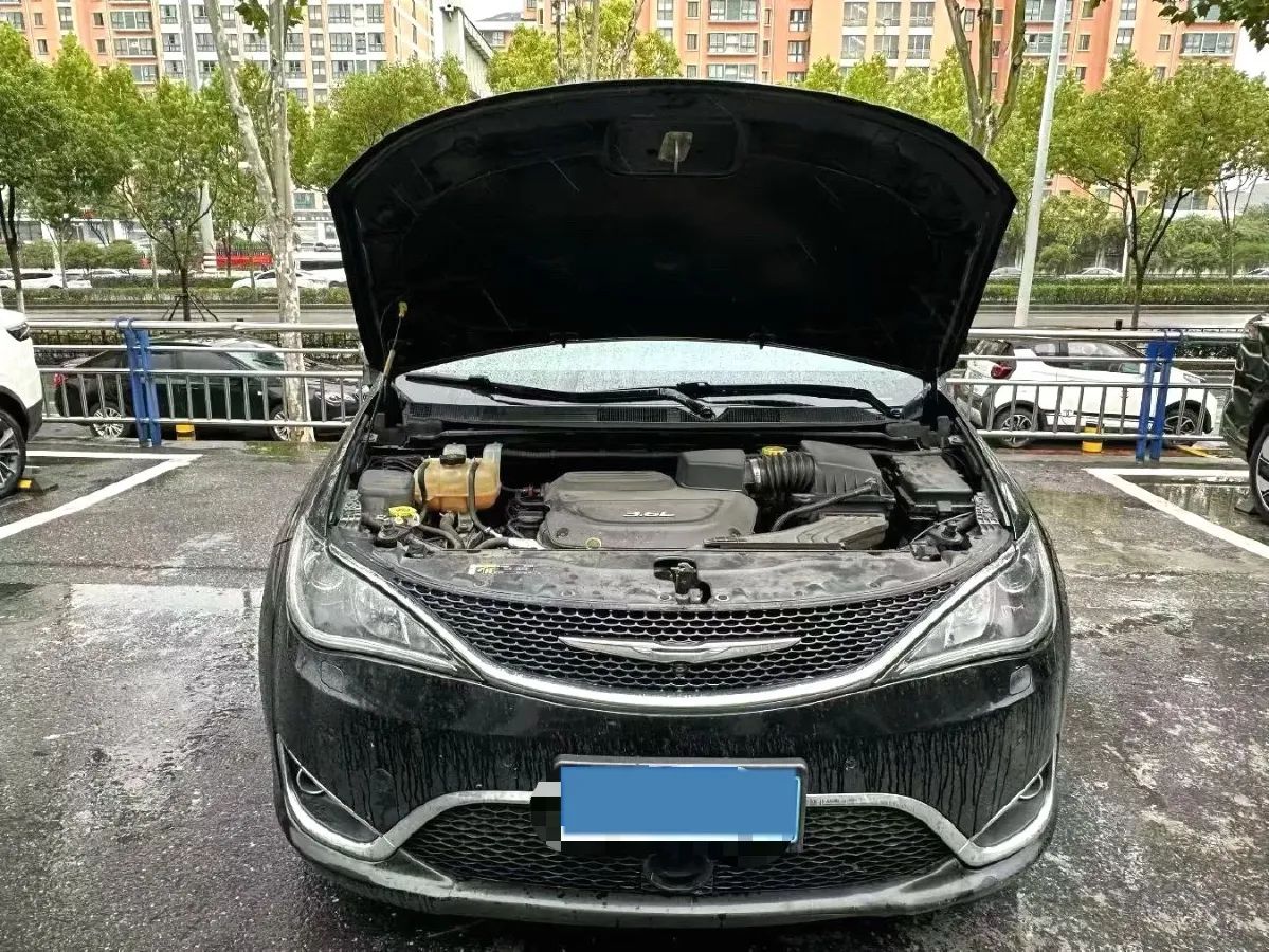 2017 Chrysler Pacifica 3.6L 279HP V6 9AT,autocango,china used car exporter,china ev exporter,chinese used car exporter,chinese used ev exporter