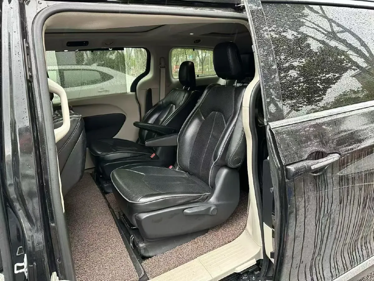 2017 Chrysler Pacifica 3.6L 279HP V6 9AT,autocango,china used car exporter,china ev exporter,chinese used car exporter,chinese used ev exporter