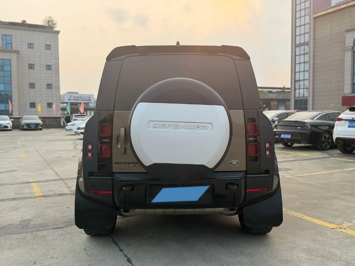2020 Land Rover Defender 3.0T 400HP L6 8AT,autocango,china used car exporter,china ev exporter,chinese used car exporter,chinese used ev exporter