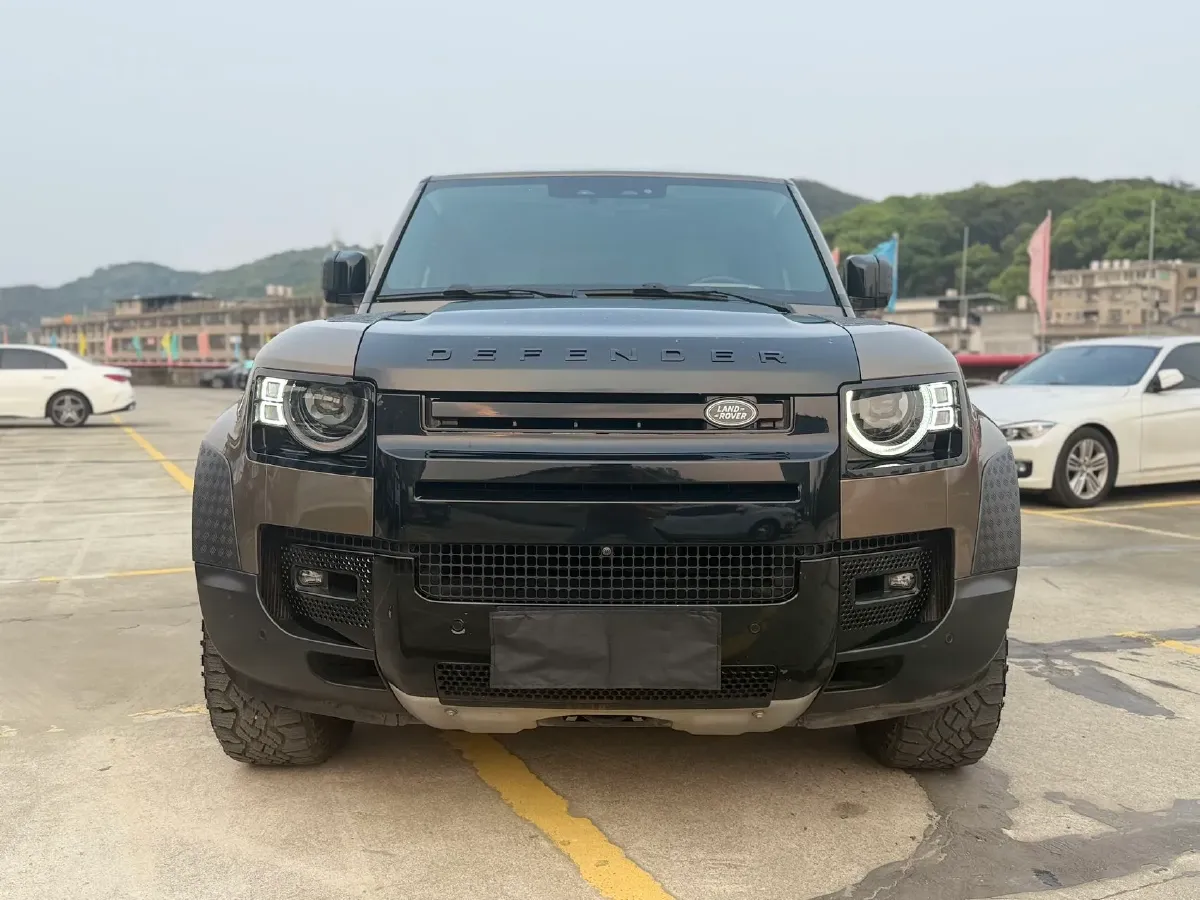 2020 Land Rover Defender 3.0T 400HP L6 8AT,autocango,china used car exporter,china ev exporter,chinese used car exporter,chinese used ev exporter