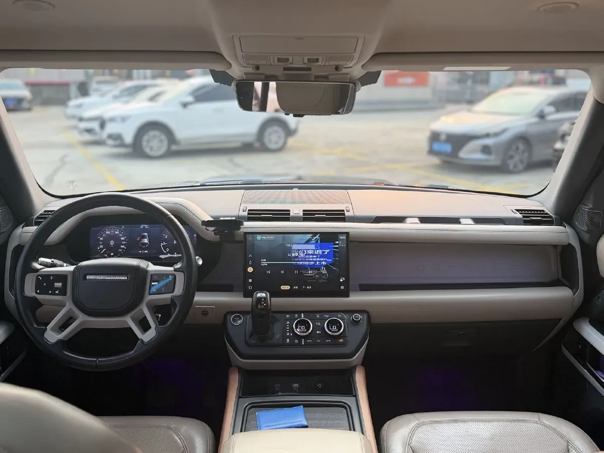 2020 Land Rover Defender 3.0T 400HP L6 8AT,autocango,china used car exporter,china ev exporter,chinese used car exporter,chinese used ev exporter