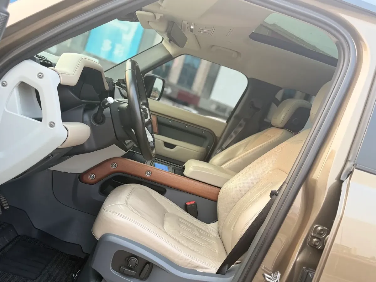 2020 Land Rover Defender 3.0T 400HP L6 8AT,autocango,china used car exporter,china ev exporter,chinese used car exporter,chinese used ev exporter