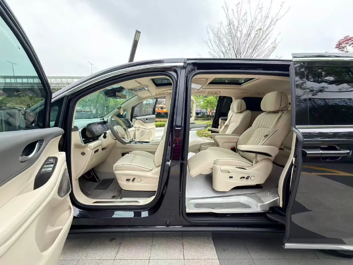 2022 Voyah Dream 1.5T 136HP L4 PHEV 25.57KWH,autocango,china used car exporter,china ev exporter,chinese used car exporter,chinese used ev exporter