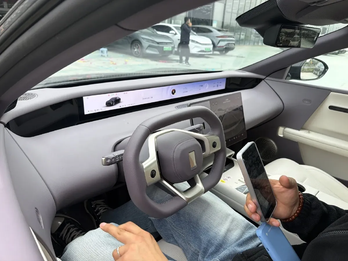 2025 Avatr 06 REEV 156HP REEV,autocango,china used car exporter,china ev exporter,chinese used car exporter,chinese used ev exporter