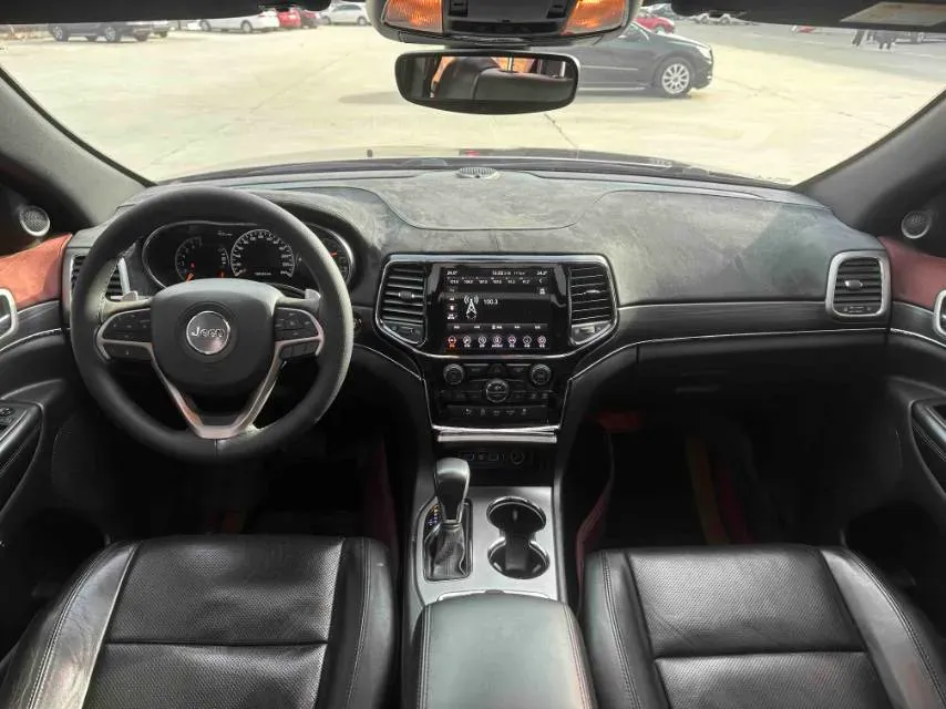 2020 Jeep Grand Cherokee 3.0L 234HP V6 8AT,autocango,china used car exporter,china ev exporter,chinese used car exporter,chinese used ev exporter