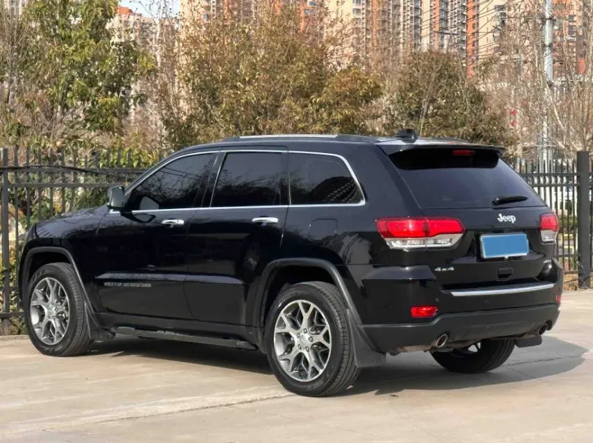 2020 Jeep Grand Cherokee 3.0L 234HP V6 8AT,autocango,china used car exporter,china ev exporter,chinese used car exporter,chinese used ev exporter
