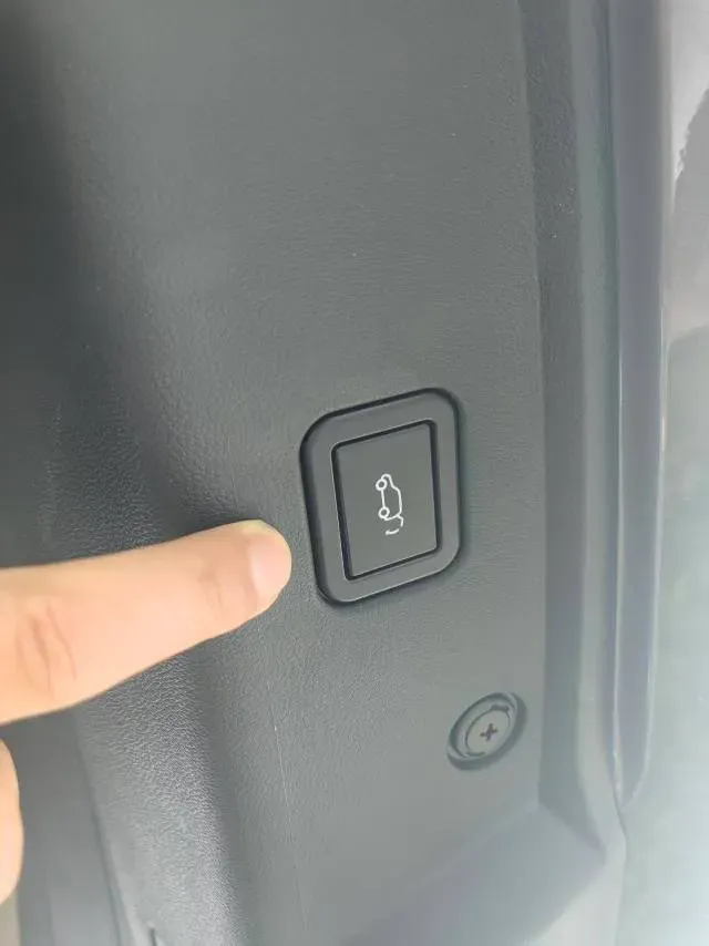 2023 ChangAn CS75 Plus 1.5T 188HP L4 8AT,autocango,china used car exporter,china ev exporter,chinese used car exporter,chinese used ev exporter