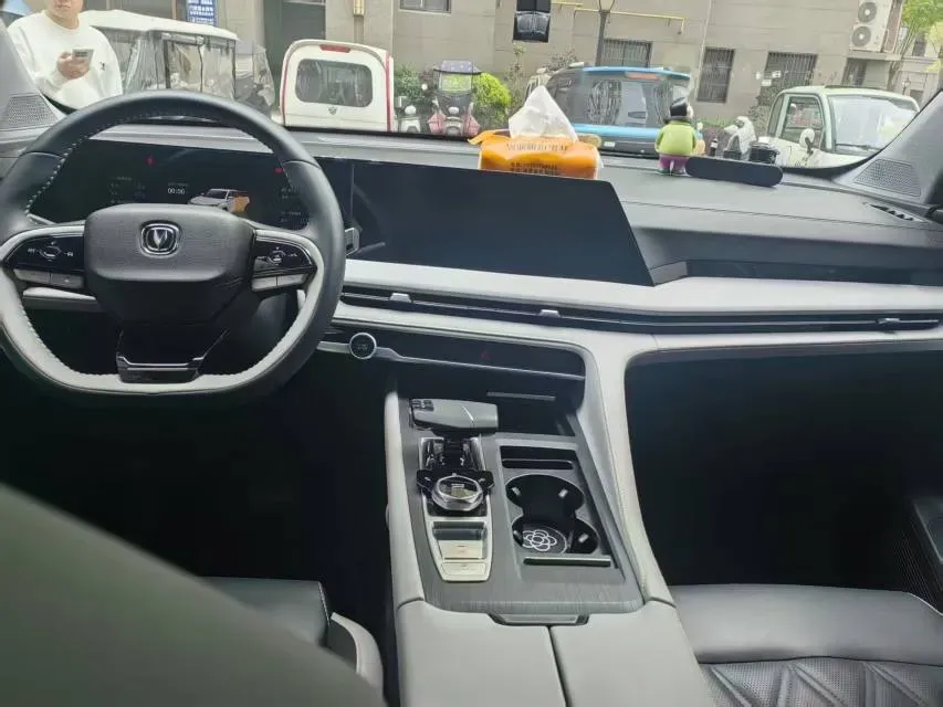 2023 ChangAn CS75 Plus 1.5T 188HP L4 8AT,autocango,china used car exporter,china ev exporter,chinese used car exporter,chinese used ev exporter