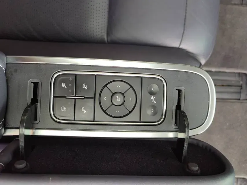 2021 GAC Trumpchi M8 2.0T 252HP L4 8AT,autocango,china used car exporter,china ev exporter,chinese used car exporter,chinese used ev exporter