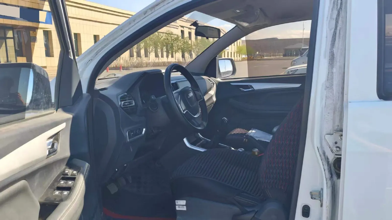 2024 Isuzu Jim 2.8T 120HP L4 5MT,autocango,china used car exporter,china ev exporter,chinese used car exporter,chinese used ev exporter