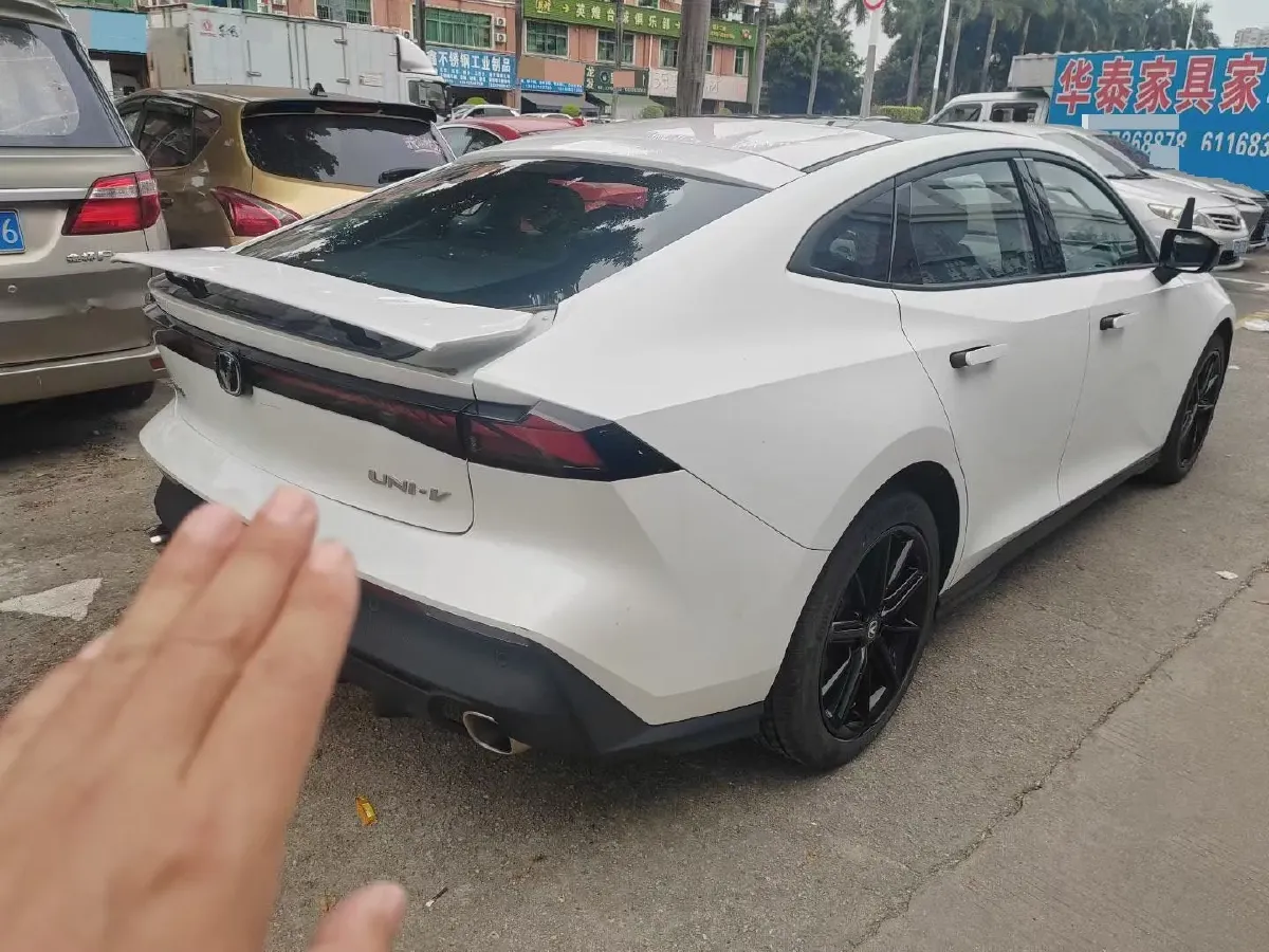 2022 ChangAn UNI-V 1.5T 188HP L4 7DCT,autocango,china used car exporter,china ev exporter,chinese used car exporter,chinese used ev exporter