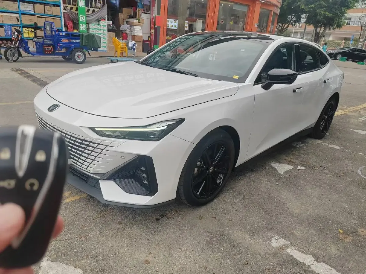 2022 ChangAn UNI-V 1.5T 188HP L4 7DCT,autocango,china used car exporter,china ev exporter,chinese used car exporter,chinese used ev exporter