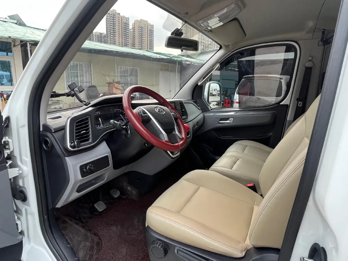 2015 MAXUS XinTu V80 2.5T 136HP L4 5MT,autocango,china used car exporter,china ev exporter,chinese used car exporter,chinese used ev exporter
