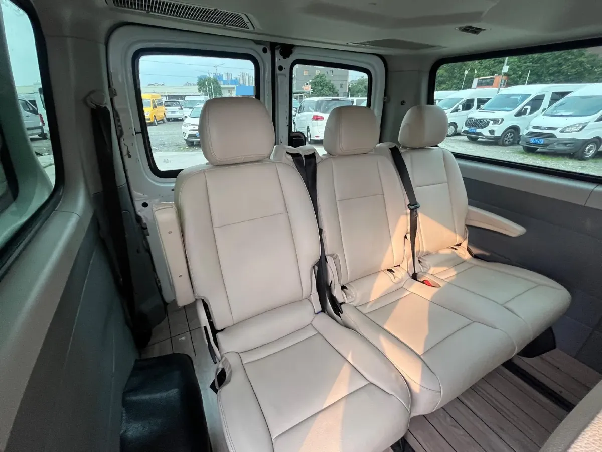 2015 MAXUS XinTu V80 2.5T 136HP L4 5MT,autocango,china used car exporter,china ev exporter,chinese used car exporter,chinese used ev exporter