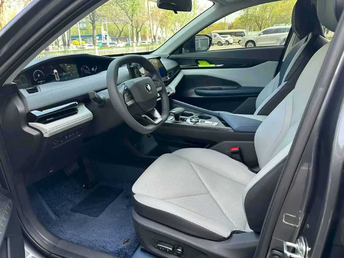 2023 ChangAn UNI-V iDD 1.5T 170HP L4 6TCT PHEV 18.4KWH,autocango,china used car exporter,china ev exporter,chinese used car exporter,chinese used ev exporter