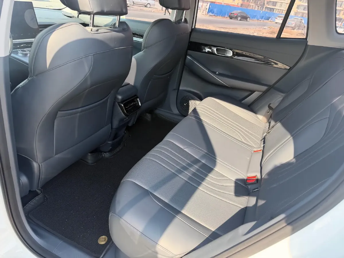 2024 Geely Emgrand L HiP 1.5T 181HP L4 3DHT PHEV 15.5KWH,autocango,china used car exporter,china ev exporter,chinese used car exporter,chinese used ev exporter