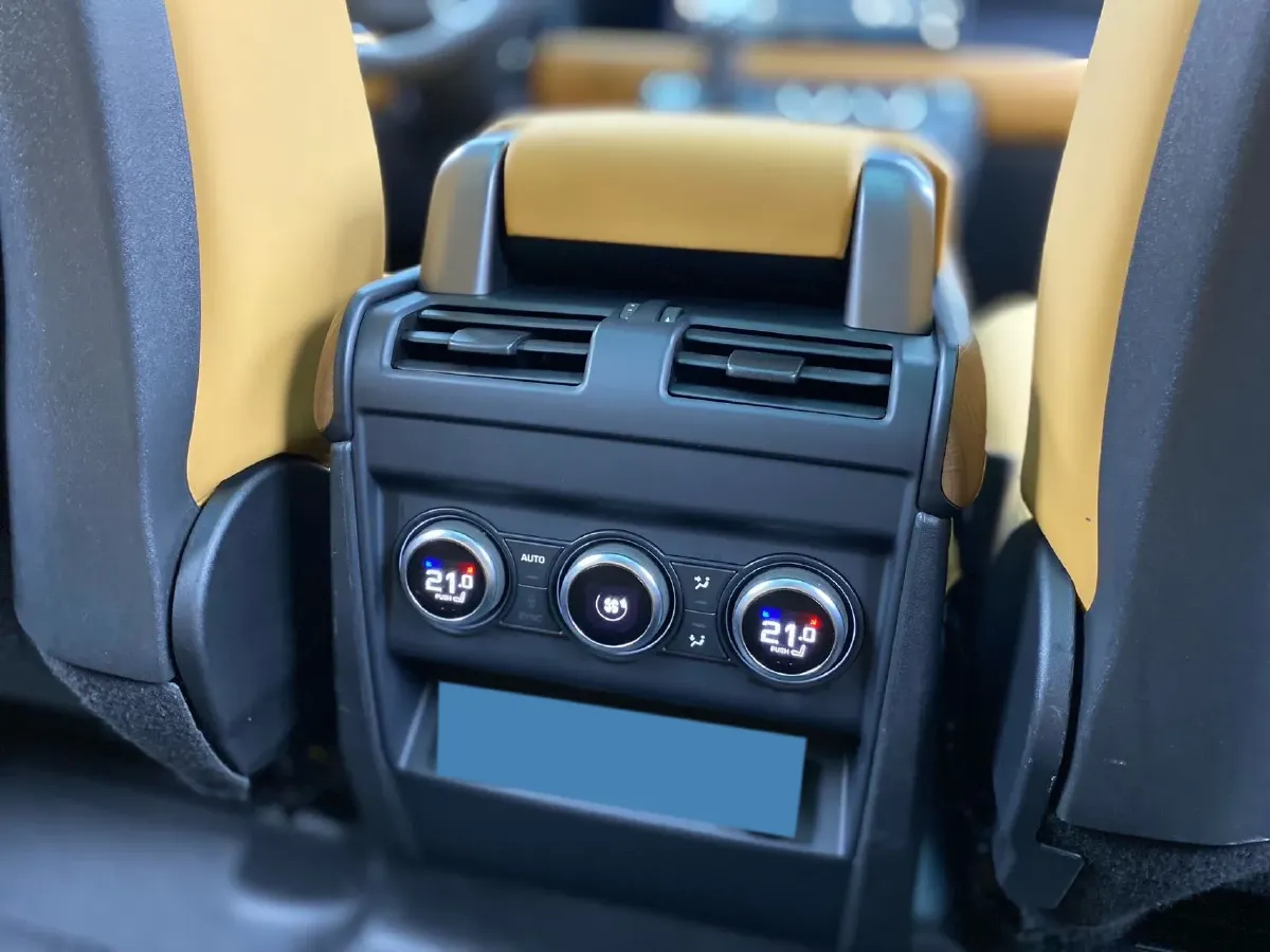 2021 Land Rover Defender 3.0T 400HP L6 8AT,autocango,china used car exporter,china ev exporter,chinese used car exporter,chinese used ev exporter