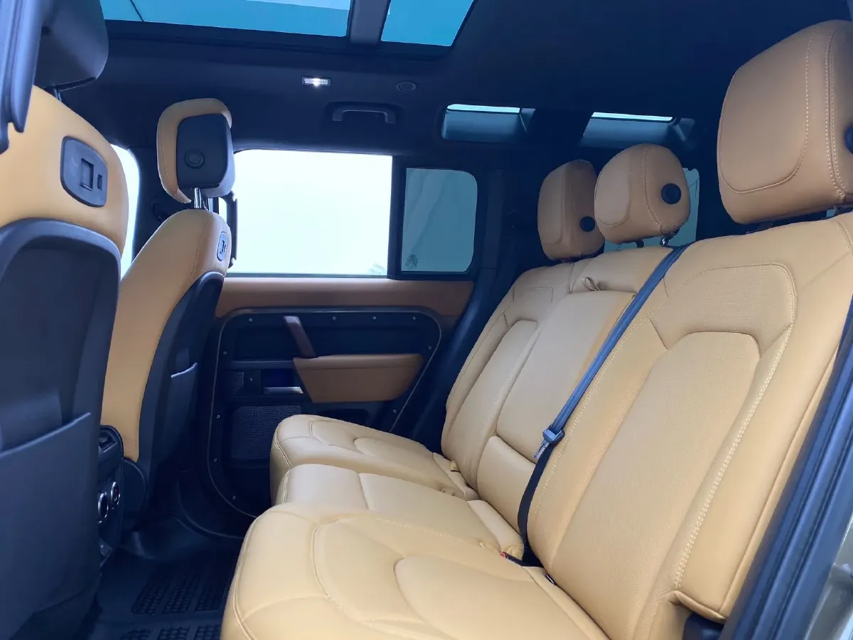 2021 Land Rover Defender 3.0T 400HP L6 8AT,autocango,china used car exporter,china ev exporter,chinese used car exporter,chinese used ev exporter