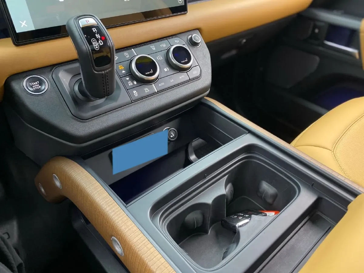 2021 Land Rover Defender 3.0T 400HP L6 8AT,autocango,china used car exporter,china ev exporter,chinese used car exporter,chinese used ev exporter