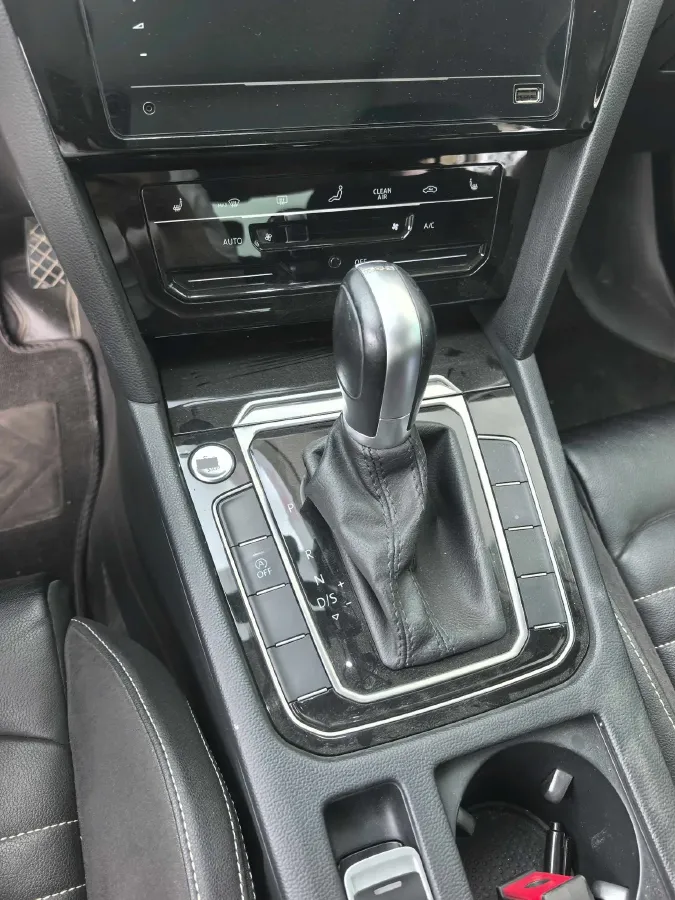 2020 Volkswagen Magotan 2.0T 186HP L4 7DCT,autocango,china used car exporter,china ev exporter,chinese used car exporter,chinese used ev exporter