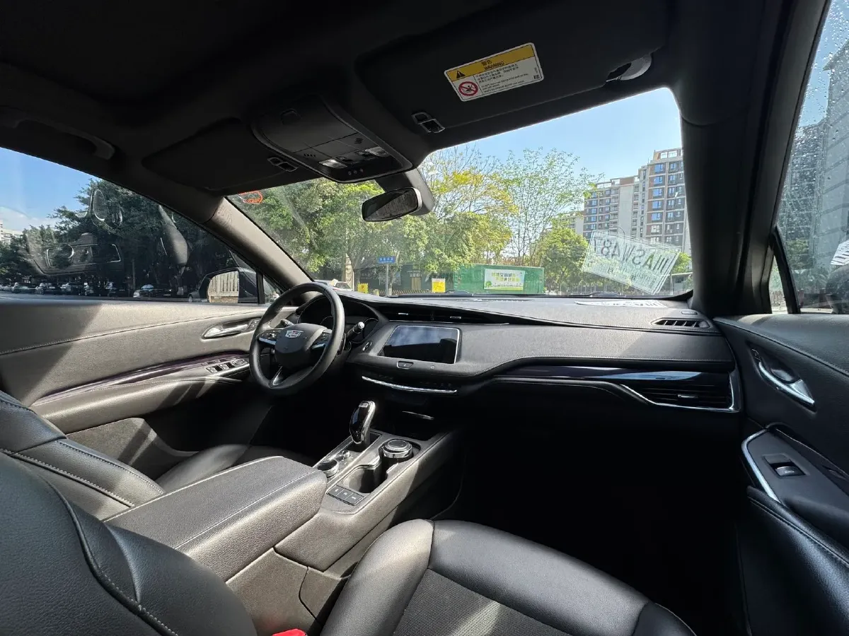 2021 Cadillac XT4 2.0T 237HP L4 9AT,autocango,china used car exporter,china ev exporter,chinese used car exporter,chinese used ev exporter