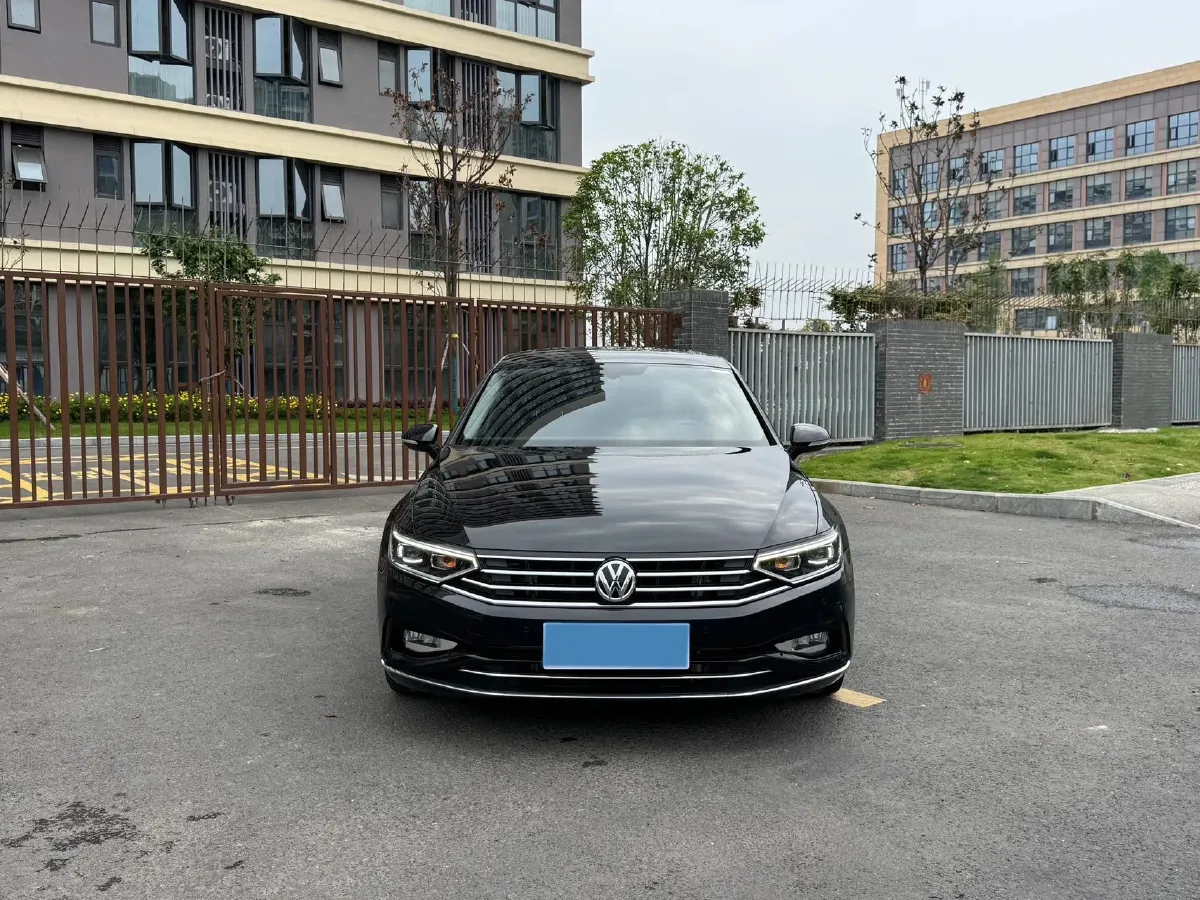 2020 Volkswagen Magotan 2.0T 186HP L4 7DCT,autocango,china used car exporter,china ev exporter,chinese used car exporter,chinese used ev exporter
